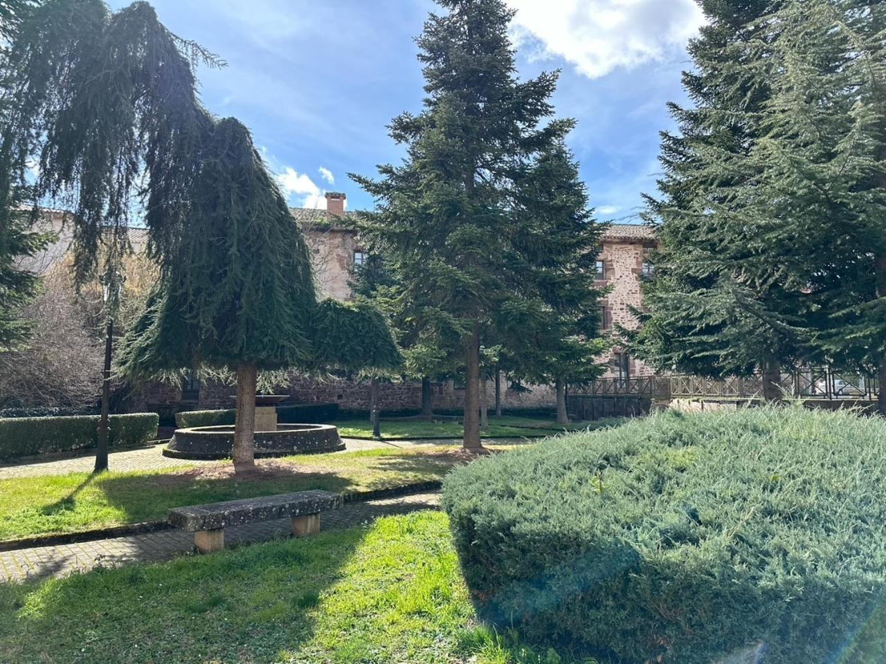 Hotel Y Albergue Real Fabrica De 에스카레이 외부 사진