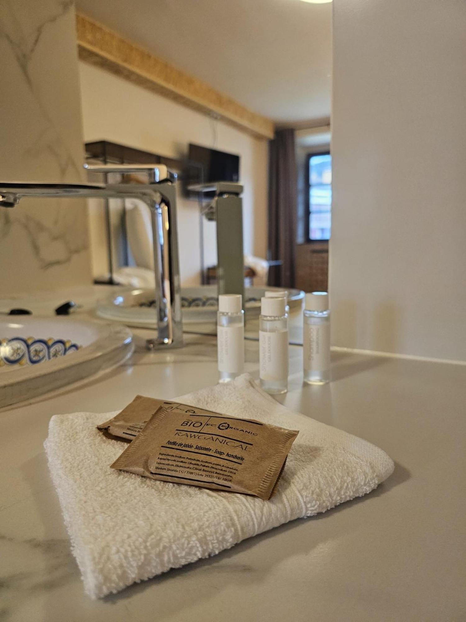 Hotel Y Albergue Real Fabrica De 에스카레이 외부 사진
